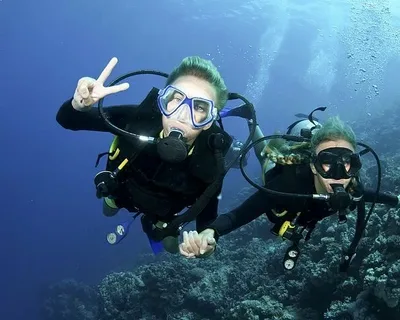 Top 10 Things to Do on a Catamaran Holiday in Greece, snorkeling